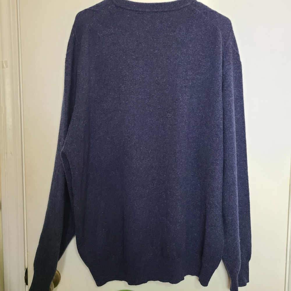 W. H. Belk 100% Cashmere Crewneck Sweater Soft - Picture 4 of 5